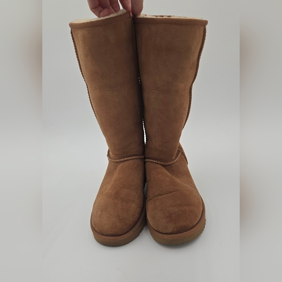 UGG Classic Tall Boot Size 8 - Picture 1 of 10